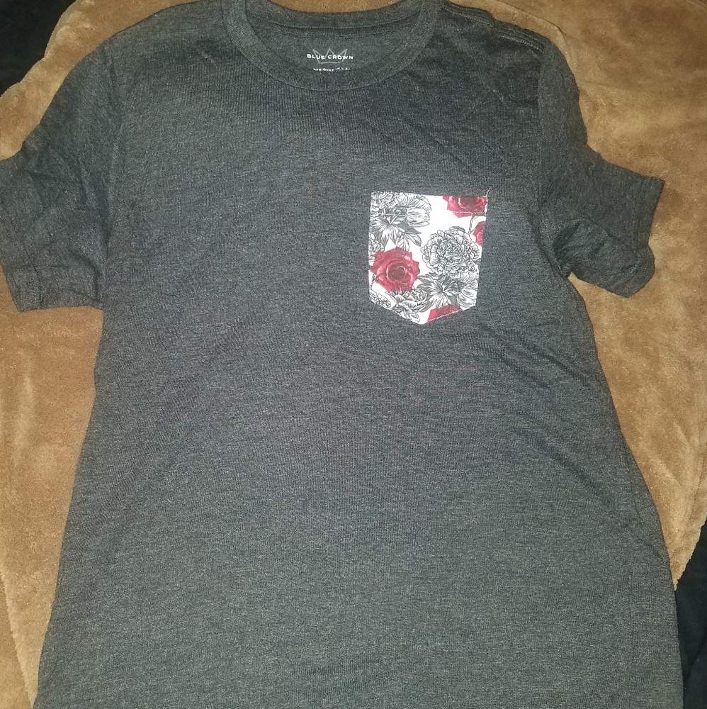 Nice T-Shirt with 🌹🌹🌹 on the front pocket